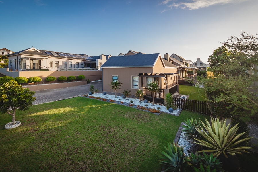 4 Bedroom Property for Sale in Kraaibosch Manor Western Cape